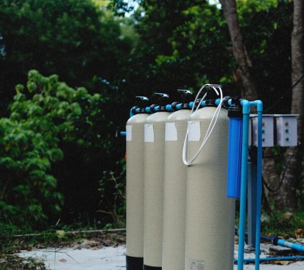 a row of water tanks sitting next to each other